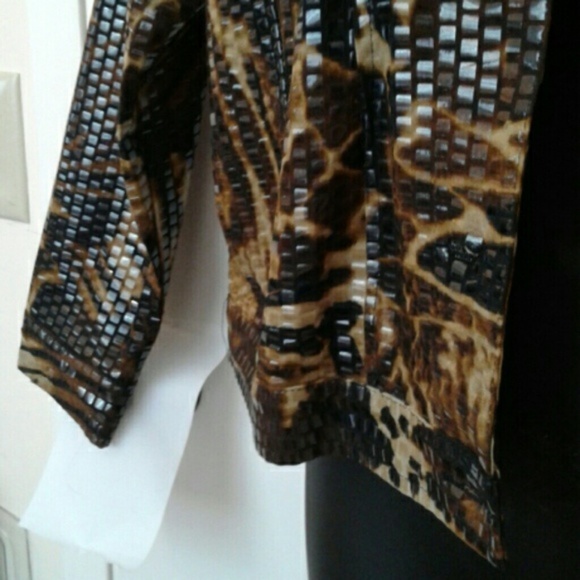 Trending! NWT! Elementz embellished jungle print jacket/top, Sz Medium - Picture 5 of 8
